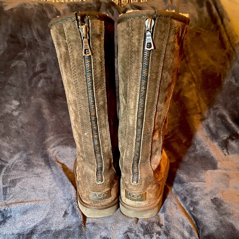 UGG BOOTS, zip up ugh boots SIZE 8-